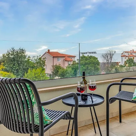 Ferienhaus Amazing In With Heated Swimming Pool Ližnjan