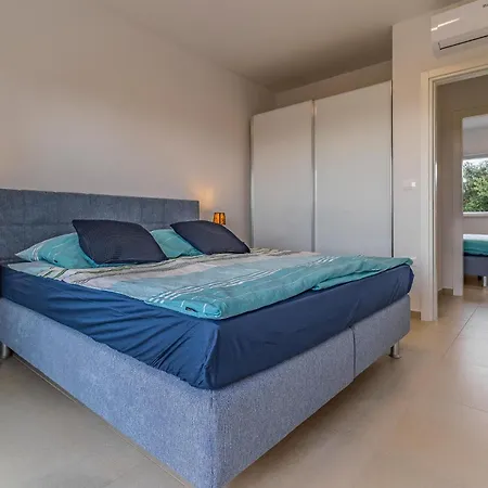 Amazing In With Heated Swimming Pool *