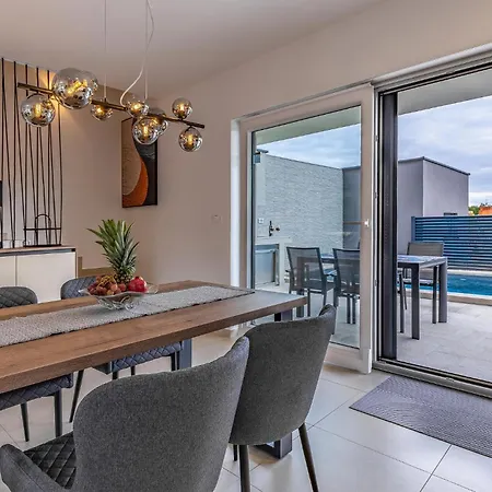 Amazing In With Heated Swimming Pool Ferienhaus *