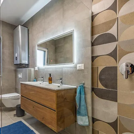 Ferienhaus Amazing In With Heated Swimming Pool Ližnjan